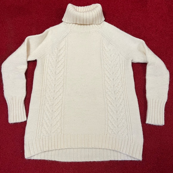 BUNDLE: 2 sweaters, a flannel, and a sweater - Picture 2 of 16